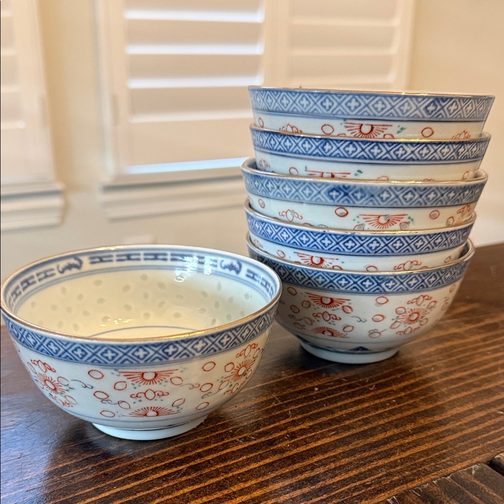 Elegant Blue and White Patterned Bowl Set